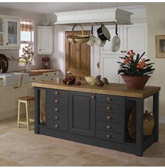 Crown furniture: Ashton kitchen