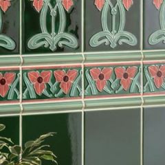 Original Style Dauphine on Victorian Green Border